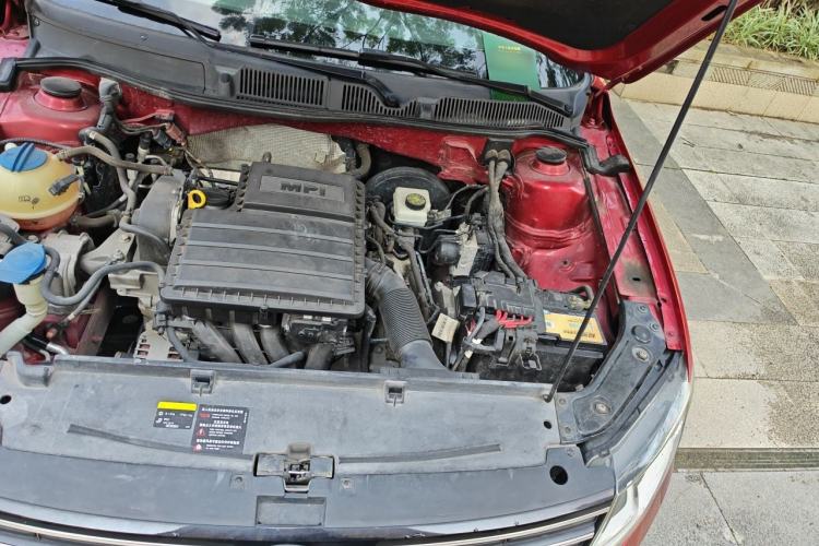 Used Volkswagen Lavida 2015 1.6L Automatic Luxury Edition Engine Bay Left