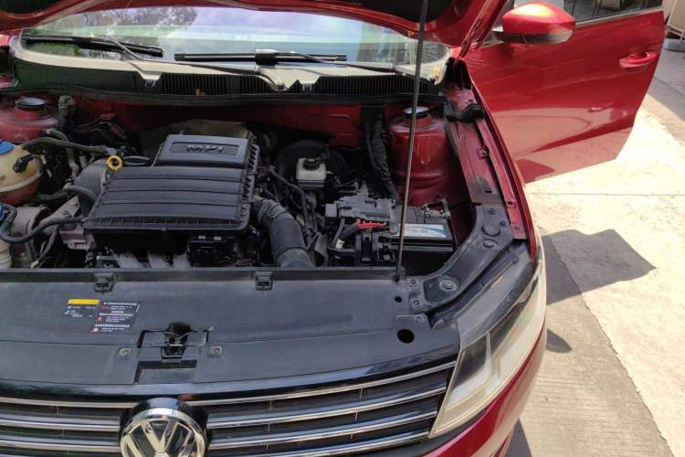 Used Volkswagen Lavida 2015 1.6L Automatic Comfort Edition Engine Bay Left
