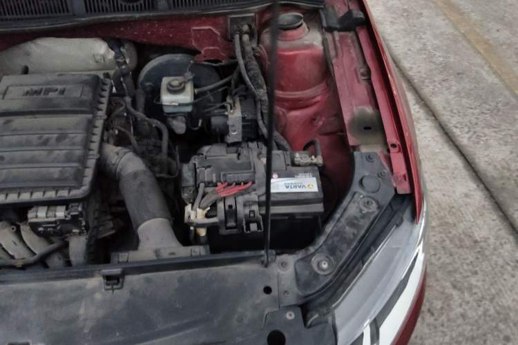 Used Volkswagen Lavida 2015 1.6L Manual Fashion Edition Engine Bay Left