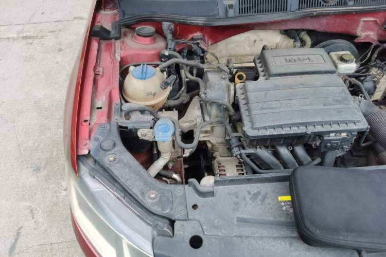 Used Volkswagen Lavida 2015 1.6L Automatic Fashion Edition Engine Bay Right