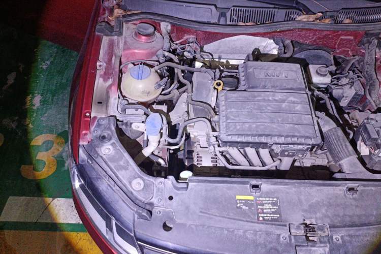 Used Volkswagen Lavida 2015 1.6L Automatic Comfort Edition Engine Bay Right