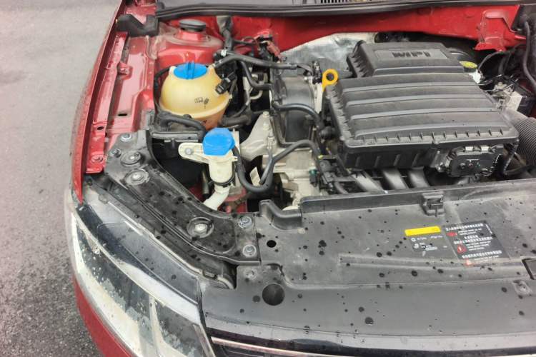 Used Volkswagen Lavida 2015 1.6L Automatic Luxury Edition Engine Bay Right