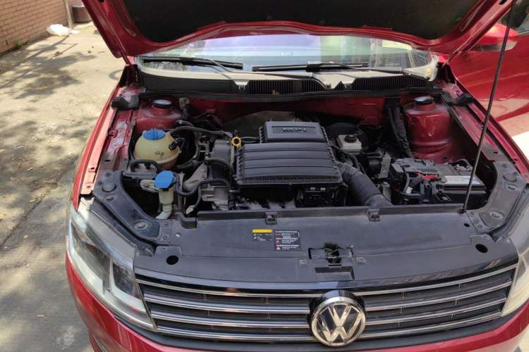 Used Volkswagen Lavida 2015 1.6L Automatic Comfort Edition Engine Bay Right