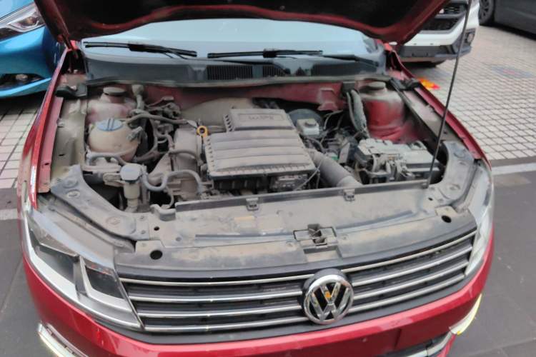 Used Volkswagen Lavida 2015 1.6L Automatic Fashion Edition Engine Bay