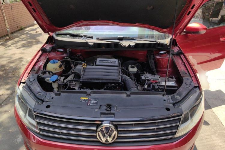 Used Volkswagen Lavida 2015 1.6L Automatic Comfort Edition Engine Bay