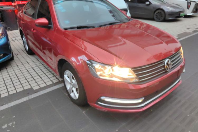 Used Volkswagen Lavida 2015 1.6L Automatic Fashion Edition Front Right 45 Deg
