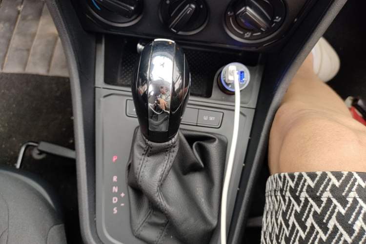 Used Volkswagen Lavida 2015 1.6L Automatic Fashion Edition Gear Lever