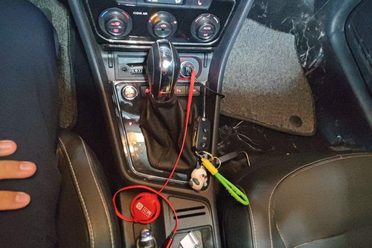 Used Volkswagen Lavida 2015 1.6L Automatic Luxury Edition Gear Lever