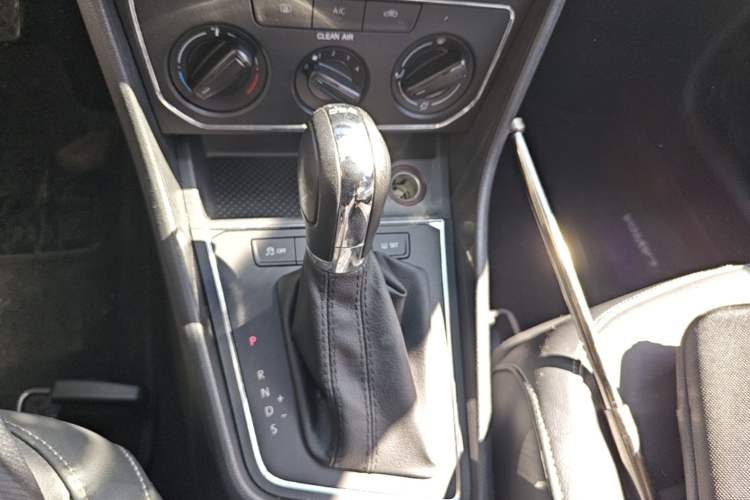 Used Volkswagen Lavida 2015 230TSI DSG Comfort Edition Gear Lever