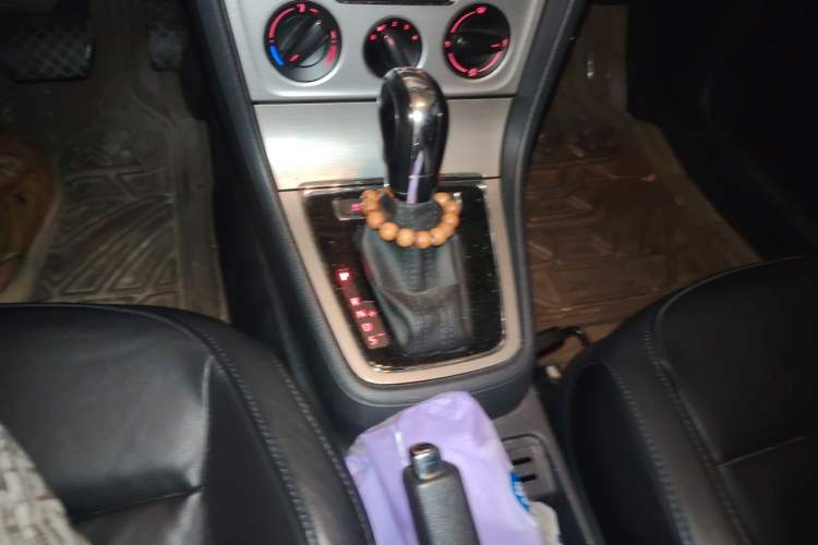 Used Volkswagen Lavida 2015 1.6L Automatic Comfort Edition Gear Lever