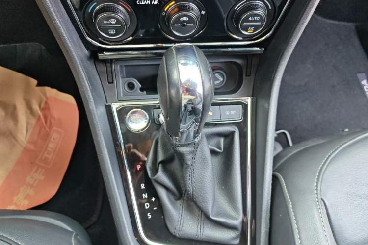 Used Volkswagen Lavida 2015 1.6L Automatic Luxury Edition Gear Lever