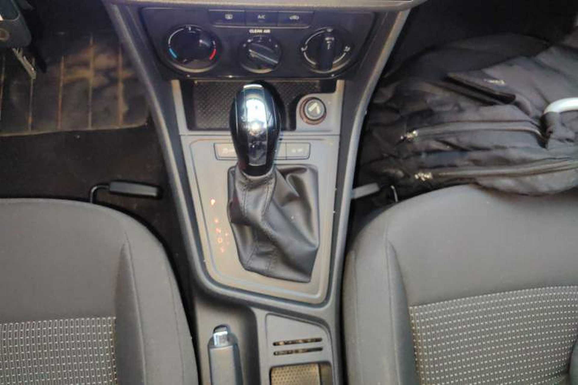 Used Volkswagen Lavida 2015 1.6L Automatic Fashion Edition Gear Lever