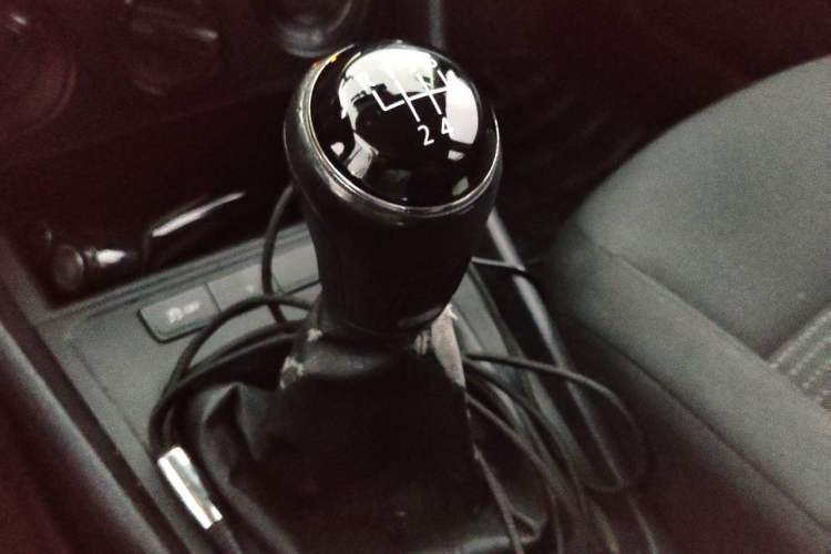 Used Volkswagen Lavida 2015 1.6L Manual Fashion Edition Gear Lever