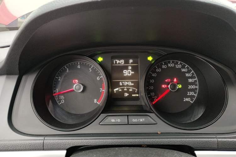 Used Volkswagen Lavida 2015 1.6L Automatic Fashion Edition Instrument Cluster