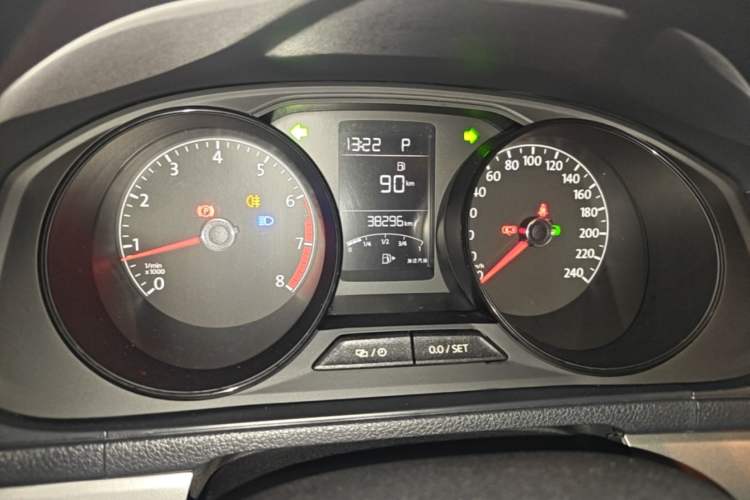 Used Volkswagen Lavida 2015 1.6L Automatic Fashion Edition Instrument Cluster