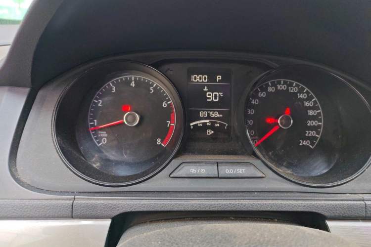 Used Volkswagen Lavida 2015 1.6L Automatic Fashion Edition Instrument Cluster