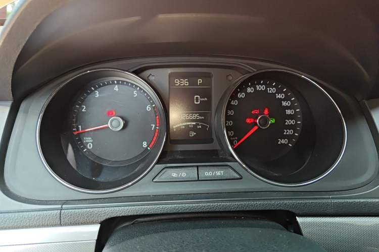 Used Volkswagen Lavida 2015 1.6L Automatic Luxury Edition Instrument Cluster