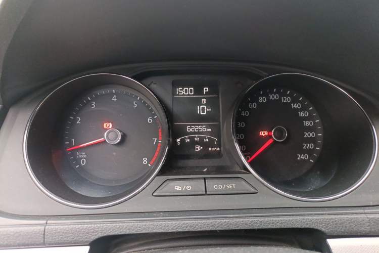 Used Volkswagen Lavida 2015 1.6L Automatic Luxury Edition Instrument Cluster