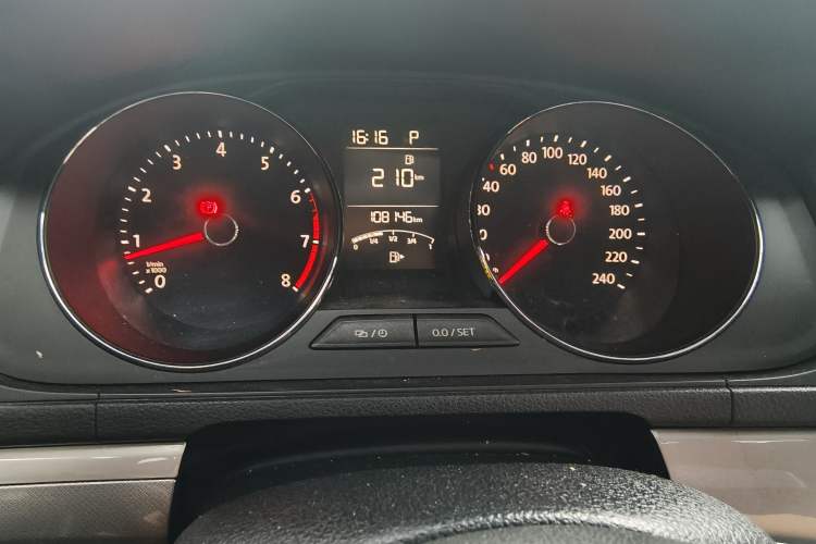 Used Volkswagen Lavida 2015 1.6L Automatic Luxury Edition Instrument Cluster