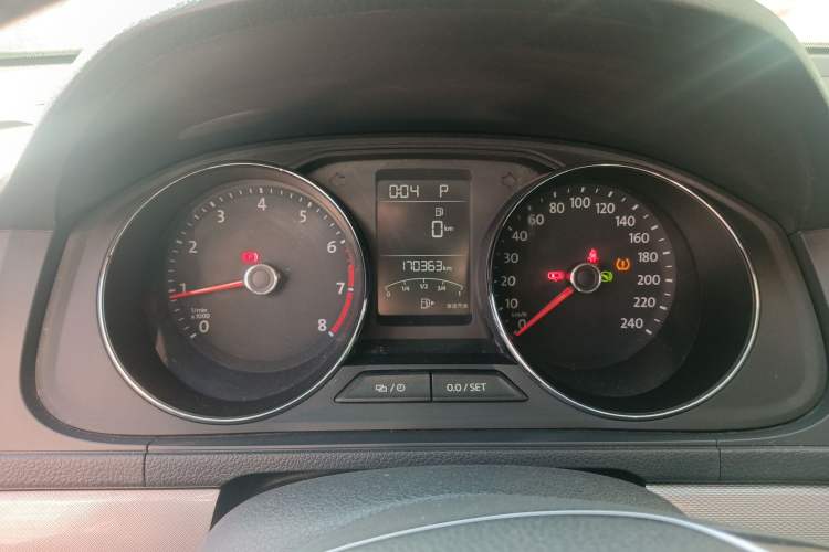 Used Volkswagen Lavida 2015 1.6L Automatic Comfort Edition Instrument Cluster