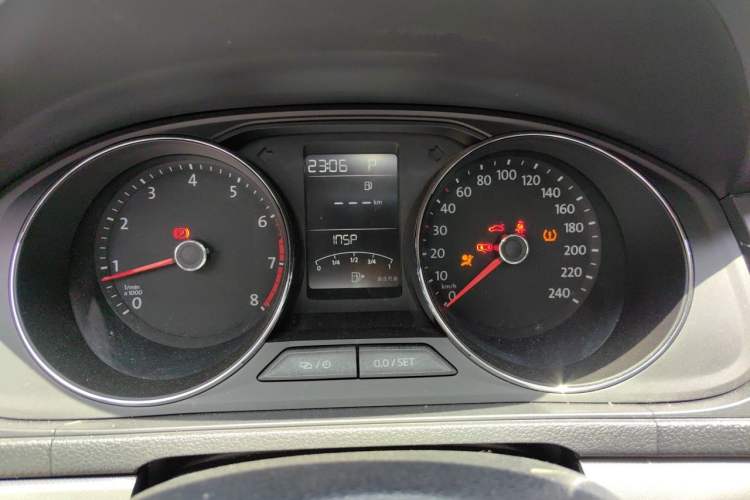 Used Volkswagen Lavida 2015 1.6L Automatic Comfort Edition Instrument Cluster