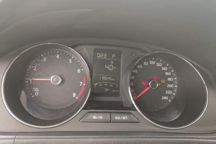 Used Volkswagen Lavida 2015 1.6L Automatic Luxury Edition Instrument Cluster
