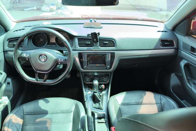 Used Volkswagen Lavida 2015 1.6L Automatic Luxury Edition Interior 3