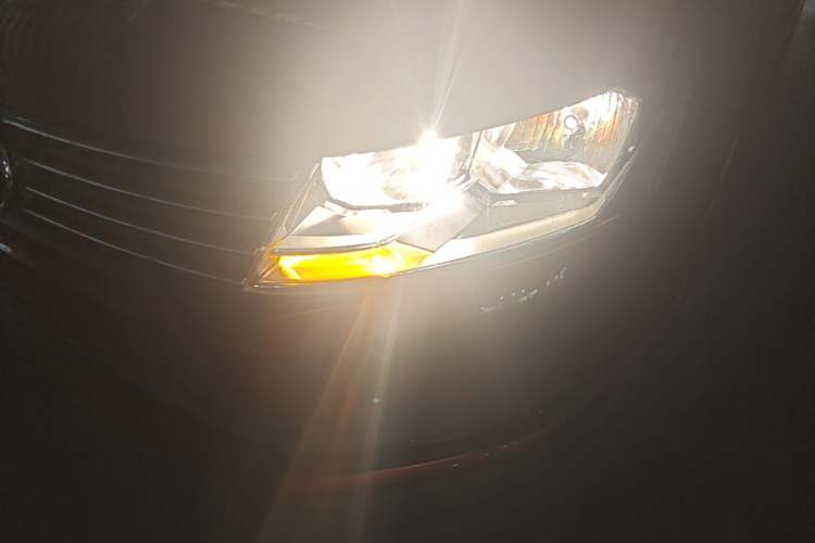 Used Volkswagen Lavida 2015 1.6L Automatic Fashion Edition Left Front Headlight