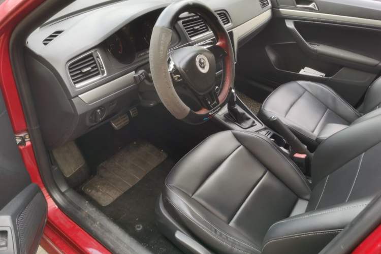 Used Volkswagen Lavida 2015 1.6L Automatic Fashion Edition Left Front Seat