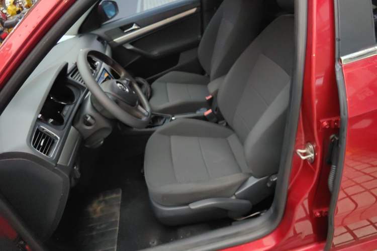 Used Volkswagen Lavida 2015 1.6L Automatic Fashion Edition Left Front Seat