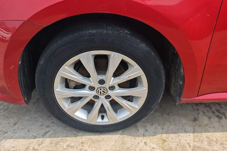 Used Volkswagen Lavida 2015 1.6L Automatic Comfort Edition Left Front Wheel Hub