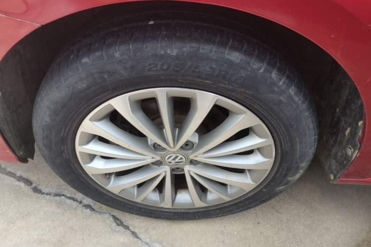 Used Volkswagen Lavida 2015 1.6L Automatic Luxury Edition Left Front Wheel Hub