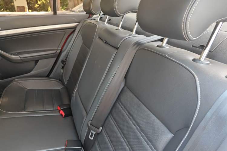 Used Volkswagen Lavida 2015 1.6L Automatic Luxury Edition Left Rear Seat
