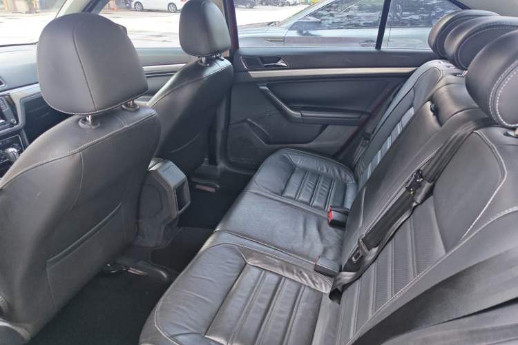 Used Volkswagen Lavida 2015 1.6L Automatic Luxury Edition Left Rear Seat