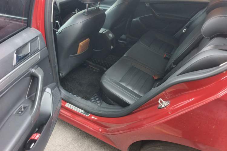 Used Volkswagen Lavida 2015 1.6L Automatic Luxury Edition Left Rear Seat