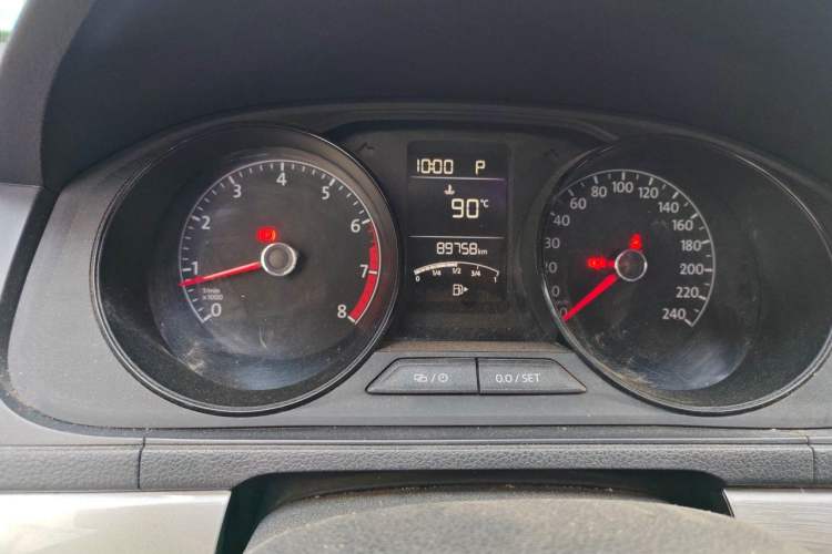 Used Volkswagen Lavida 2015 1.6L Automatic Fashion Edition Odometer Close Up