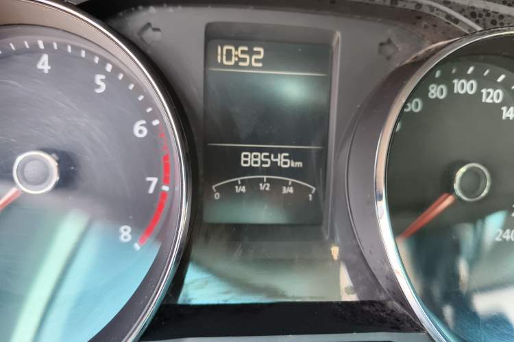 Used Volkswagen Lavida 2015 1.6L Automatic Luxury Edition Odometer Close Up