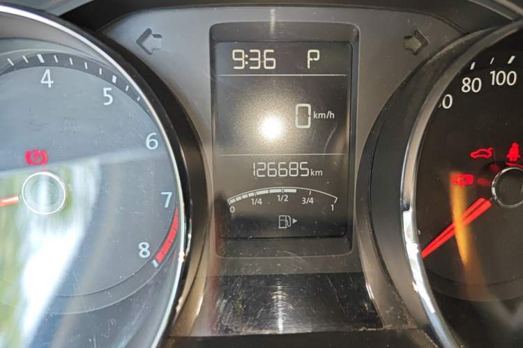 Used Volkswagen Lavida 2015 1.6L Automatic Luxury Edition Odometer Close Up