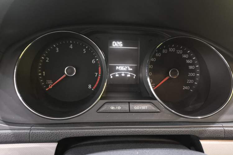 Used Volkswagen Lavida 2015 230TSI DSG Comfort Edition Odometer Close Up