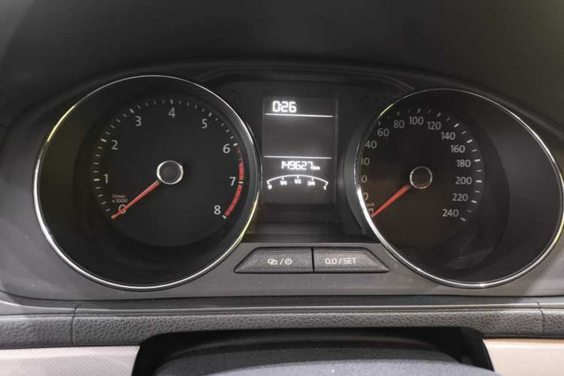 Used Volkswagen Lavida 2015 230TSI DSG Comfort Edition Odometer Close Up