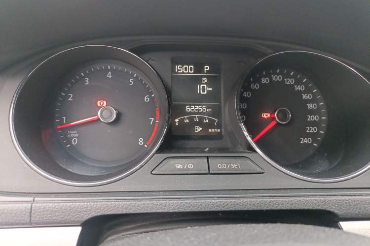 Used Volkswagen Lavida 2015 1.6L Automatic Luxury Edition Odometer Close Up