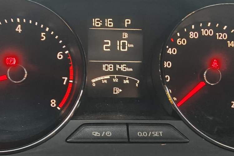 Used Volkswagen Lavida 2015 1.6L Automatic Luxury Edition Odometer Close Up