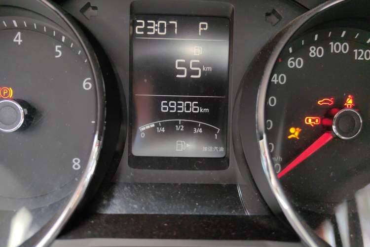 Used Volkswagen Lavida 2015 1.6L Automatic Comfort Edition Odometer Close Up