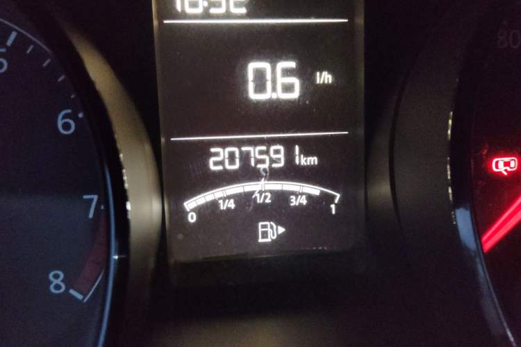 Used Volkswagen Lavida 2015 1.6L Manual Fashion Edition Odometer Close Up