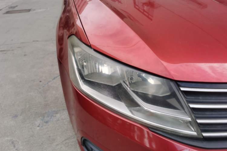 Used Volkswagen Lavida 2015 1.6L Automatic Fashion Edition Right Front Headlight
