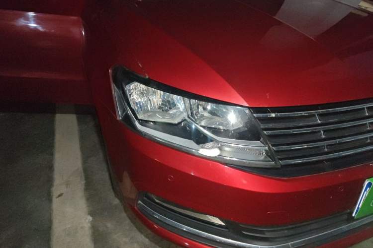 Used Volkswagen Lavida 2015 1.6L Automatic Luxury Edition Right Front Headlight