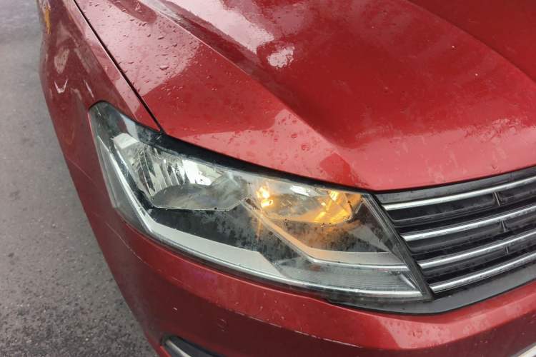 Used Volkswagen Lavida 2015 1.6L Automatic Luxury Edition Right Front Headlight