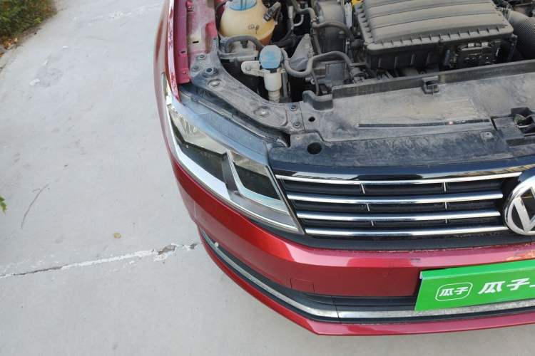 Used Volkswagen Lavida 2015 1.6L Automatic Luxury Edition Right Front Headlight