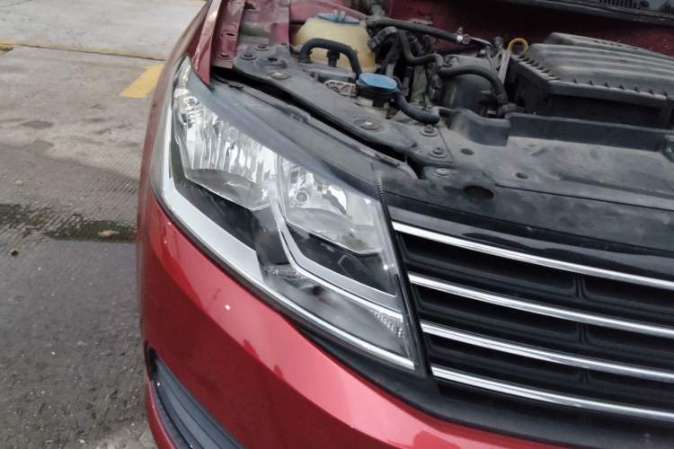 Used Volkswagen Lavida 2015 1.6L Manual Fashion Edition Right Front Headlight