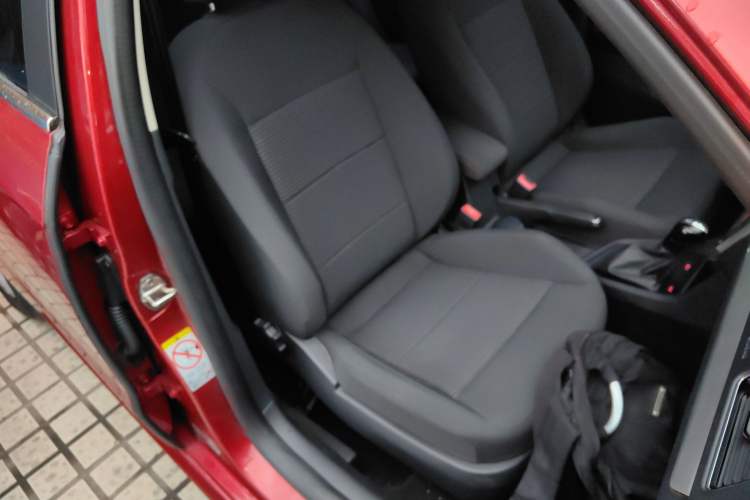 Used Volkswagen Lavida 2015 1.6L Automatic Fashion Edition Right Front Seat